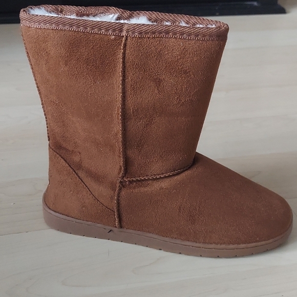 Dawgs Shoes - DAWGS microfiber boots. Color Brown. Size 7. Padded with memory foam.